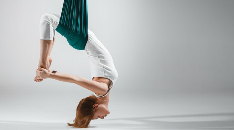 SHANTI yoga & aerial yoga(シャンティヨガアンドエアリアルヨガ)のエアリアルヨガ風景