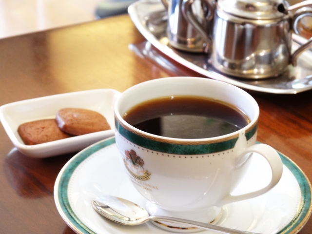 カフェインレスコーヒーおすすめ8選！メリットとギフトにも最適、選び方のコツを紹介 | YOGA HACK（ヨガハック）–  自分らしいココロとカラダを作る –