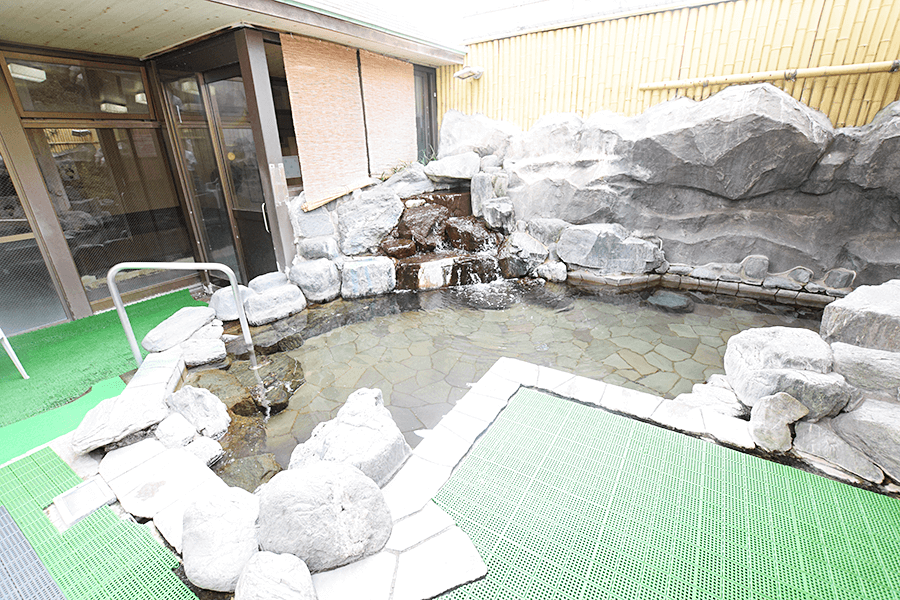 天然温泉 東京健康ランド まねきの湯の露天風呂風景